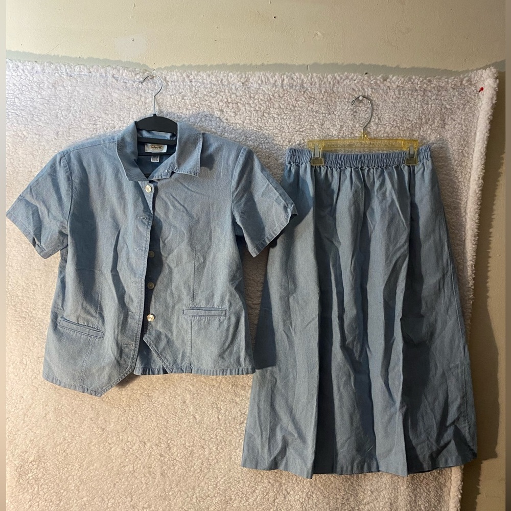 Talbots women 2 piece outfit size 4 shirt and skirt